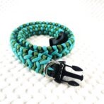 [公式]パラコード編み犬首輪#290 中型・大型犬首輪「ベンケイ」寝かせた状態の首輪