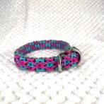 [パラコード編み犬首輪]#296 3色使いのダイヤ柄小型犬用首輪 寝かせた状態