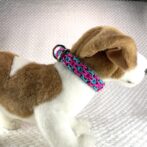 [パラコード編み犬首輪]#296 3色使いのダイヤ柄小型犬用首輪犬に装着横からアップ