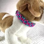 [パラコード編み犬首輪]#296 3色使いのダイヤ柄小型犬用首輪犬に装着首部分アップ