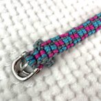 [パラコード編み犬首輪]#296 3色使いのダイヤ柄小型犬用首輪裏側の金具アップ