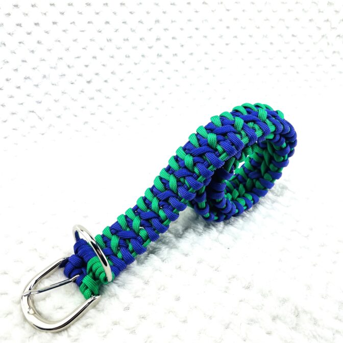 [公式]＃252パラコード犬首輪　エスペード中型・大型犬用首輪巻いた状態を絶たせた状態　