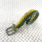 [公式]＃273パラコード編み犬首輪ダークグリーンとイエローのダブルクロスの中型・大型犬首輪巻いて立てた画像