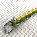 [公式]＃273パラコード編み犬首輪ダークグリーンとイエローのダブルクロスの中型・大型犬首輪表側金具アップ