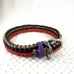 パラコード編み犬首輪#255寝かせて先端をベルトループに通した状態