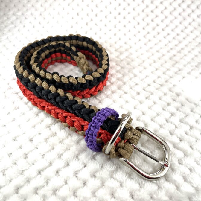 パラコード編み犬首輪#255巻かせた状態