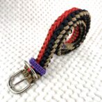 パラコード編み犬首輪#255巻いて立てかけた状態