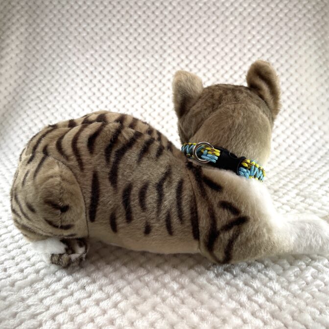 [公式]#259パラコード編み犬首輪平結びアレンジ編み　小型犬用首輪猫に装着させた後ろ向き