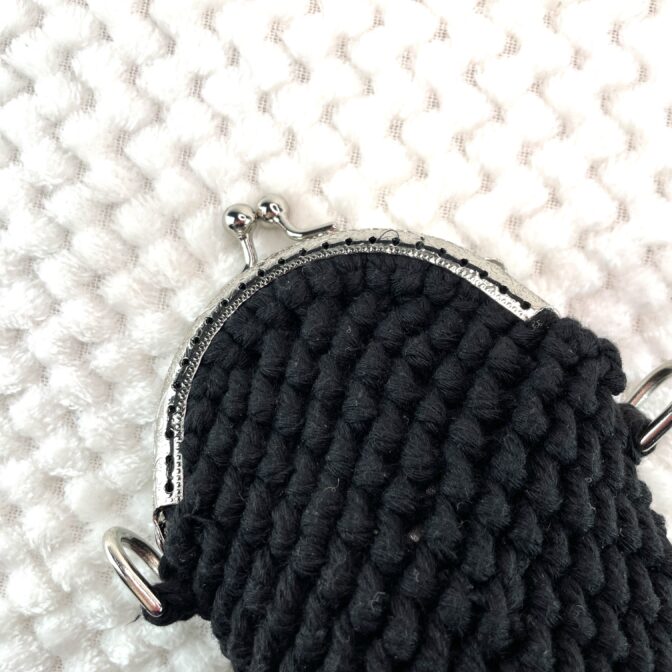 マクラメ編みがま口金具ポシェット口金部分