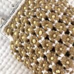 [公式]マクラメ編み#13小型で小花模様バッグショルダー付き編地のアップ