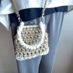 [公式]マクラメ編み#13小型で小花模様バッグショルダー付き装着画像