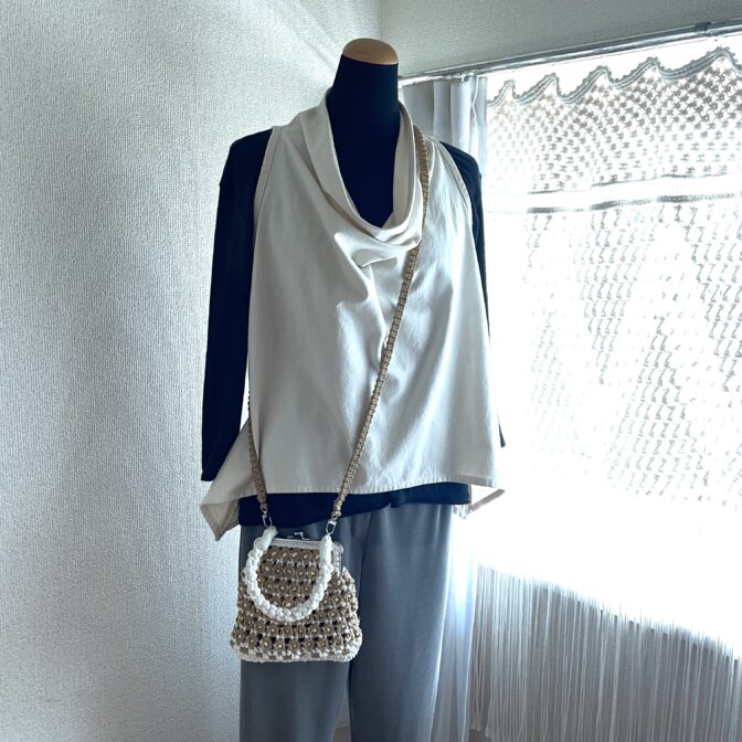 [公式]マクラメ編み#13小型で小花模様バッグショルダー付き装着画像