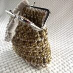 [公式]マクラメ編み#13小型で小花模様バッグショルダー付きがま口を開けた状態