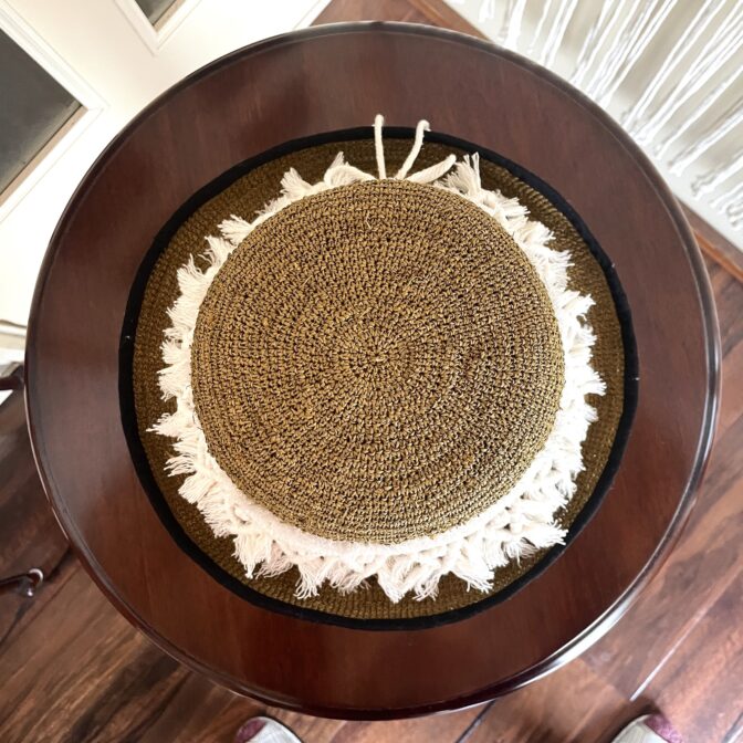 マクラメ編み帽子飾り真上からの画像