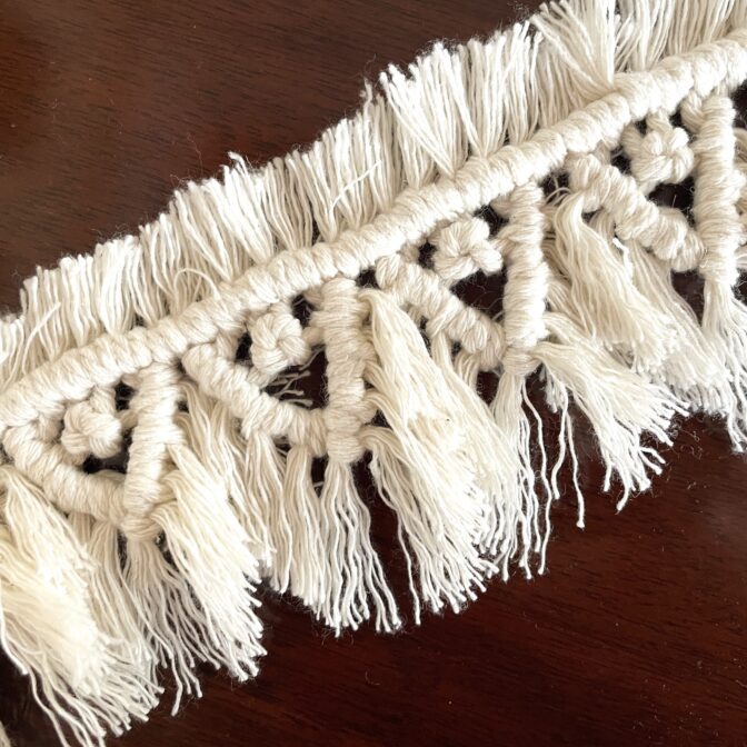 マクラメ編み帽子飾り模様のアップ