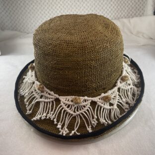 [マクラメ編み]長い夏、つば付き帽子手放せないからこそ