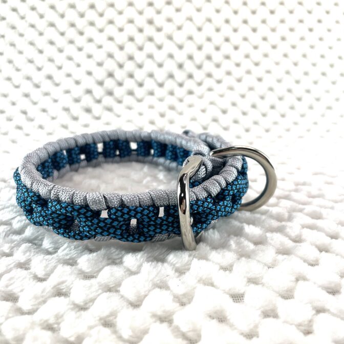 [公式]#262パラコード編み犬首輪 寝かせた画像