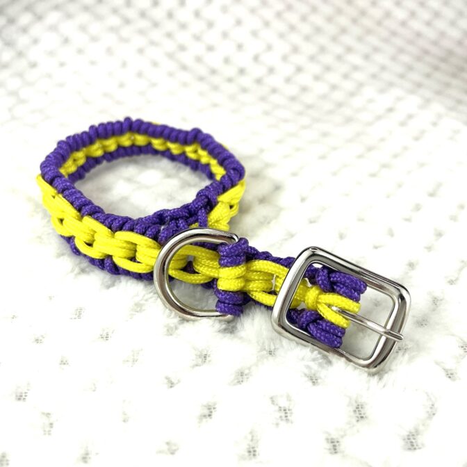[公式]#263パラコード編み犬首輪チェーンモチーフコード　超小型犬広げて横たわらせた画像