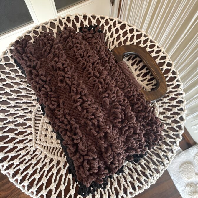 [マクラメ編み]No.22リング編みバッグ２色カラー茶色側の全体画像