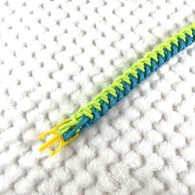 [公式]#301パラコード編み猫首輪　春色猫首輪裏側の先端画像