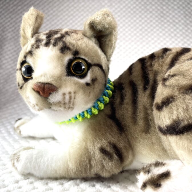 [公式]#301パラコード編み猫首輪　春色猫首輪装着した画像