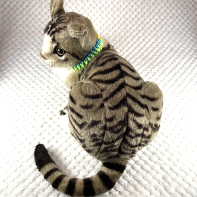 [公式]#301パラコード編み猫首輪　春色猫首輪装着した背中側
