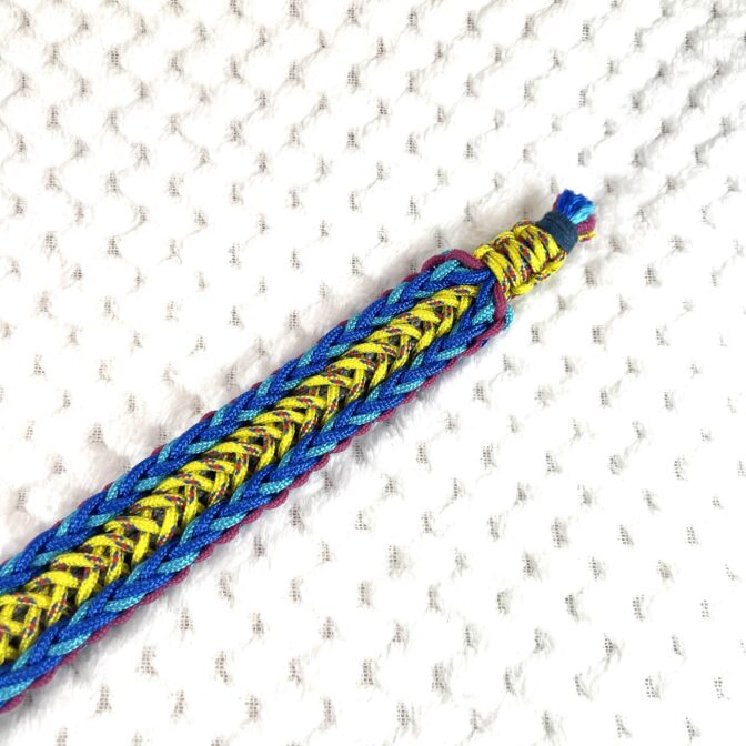 [公式]#302パラコード編み犬首輪　名称ハッピーバレンタイン広げて表側先端アップ