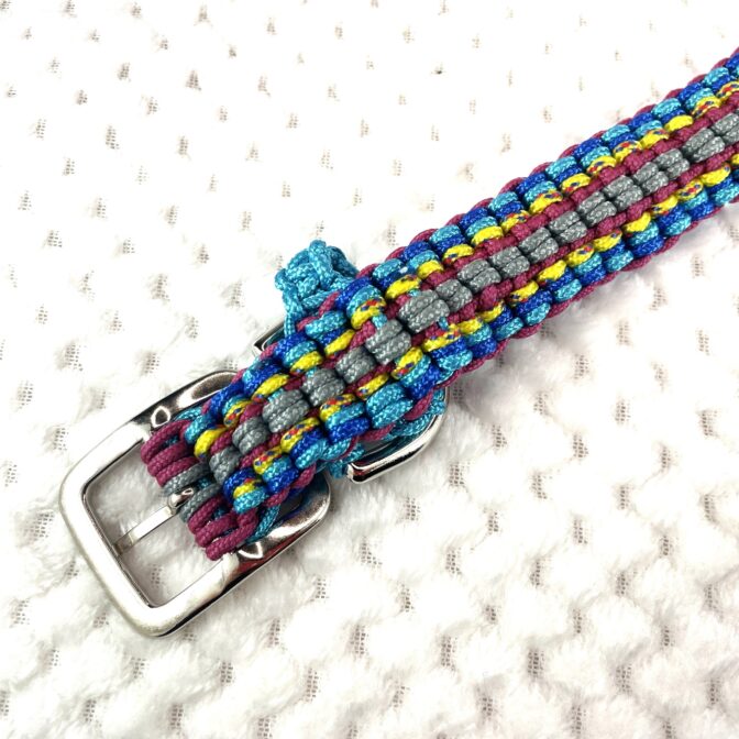 [公式]#302パラコード編み犬首輪　名称ハッピーバレンタイン広げて裏側金具アップ