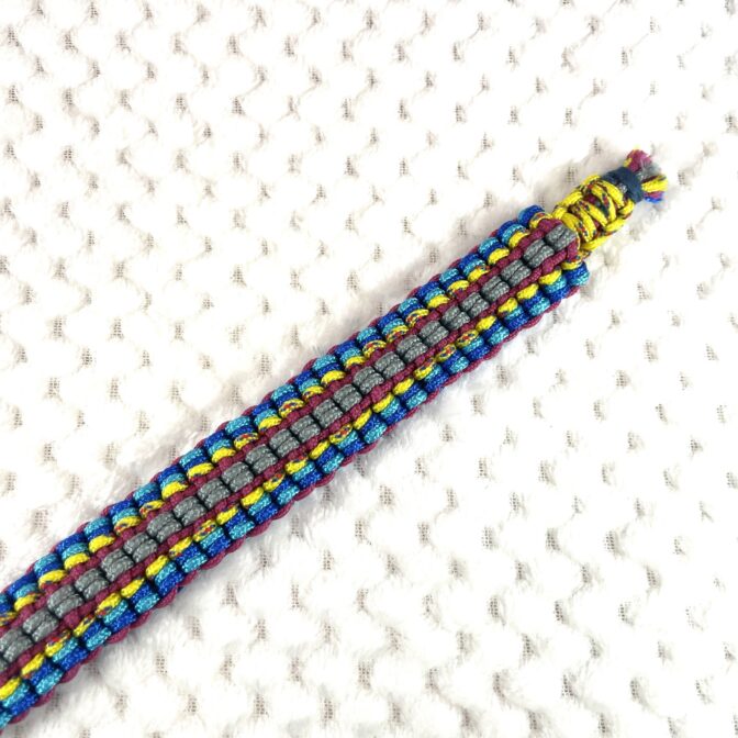 [公式]#302パラコード編み犬首輪　名称ハッピーバレンタイン広げて裏側先端アップ