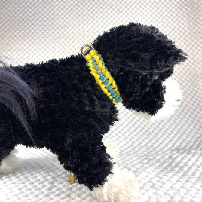 [公式]#303春めき色の犬首輪装着した横側アップ