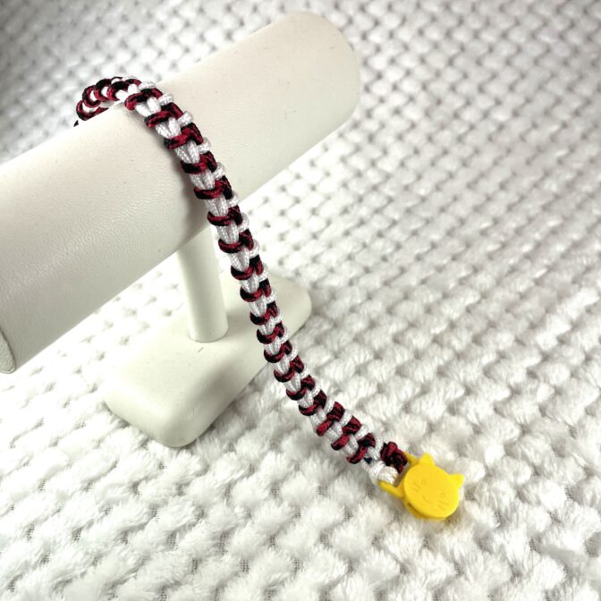 [公式]#305 パラコード編みねこ首輪 2色使いの簡単ねこ首輪広げた全体画像