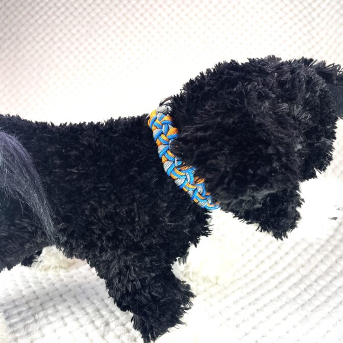 [公式]#306パラコード編み犬首輪 小型犬・中型犬用3色使いの首輪装着した横から画像