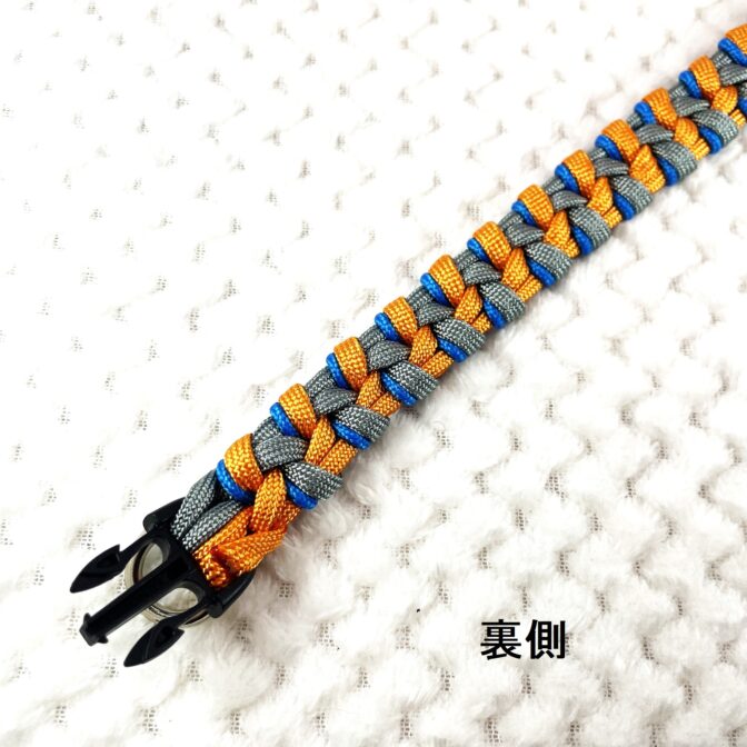 [公式]#306パラコード編み犬首輪 小型犬・中型犬用3色使いの首輪広げた裏側先端部分