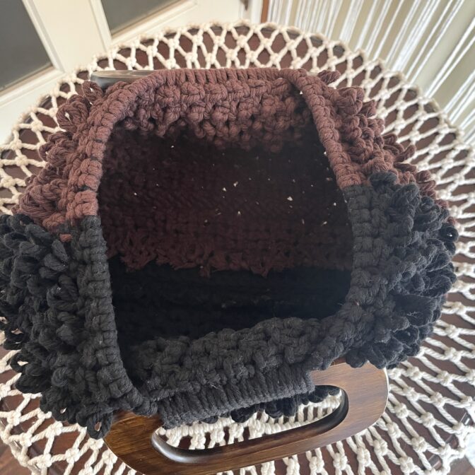 [マクラメ編み]No.22リング編みバッグ２色カラー口からのぞいた画像