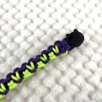 [公式]パラコード編み#307 ねこ用首輪2色使いのスッキリ配色表側の猫パーツ部分